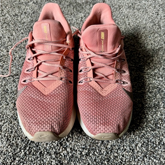 Nike Women’s Quest 2 'Pink Quartz Running Shoes Size 8.5 - Picture 1 of 9